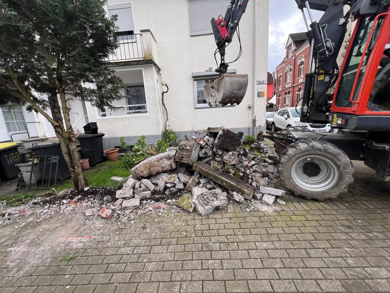 Erdarbeiten mit eigenem Bagger – Saidov Garten- und Landschaftsbau in Bielefeld